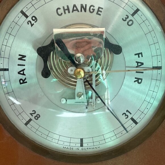 Vintage Barometer with Chariot Design Decorative barometer with rain, change, an - Picture 3 of 5